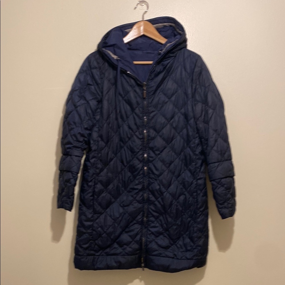 ‘S Maxmara Navy Quilted Hooded Reversed Jacket. Size 8 ( Missing Belt)